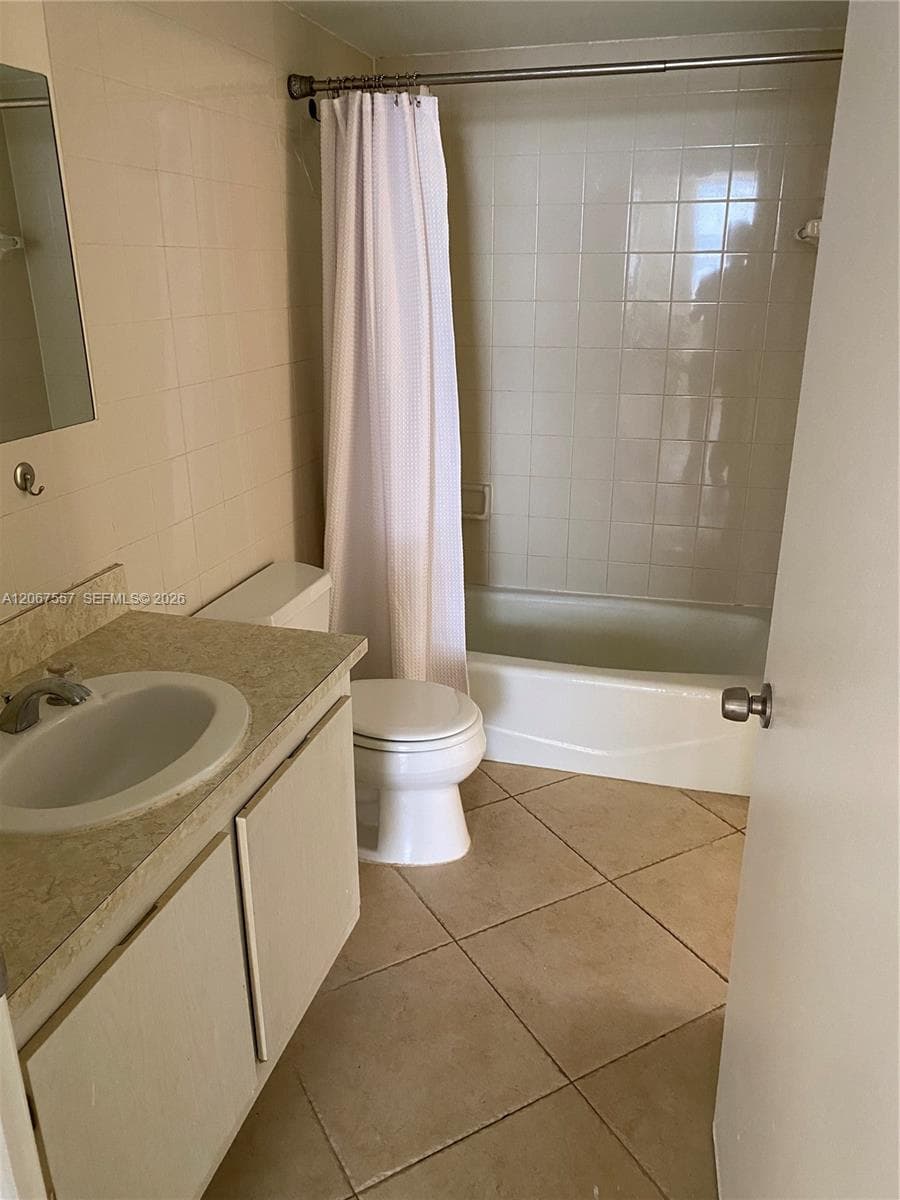 GREENWICH PH I CONDO · #A1406 in North Miami - Photo 5