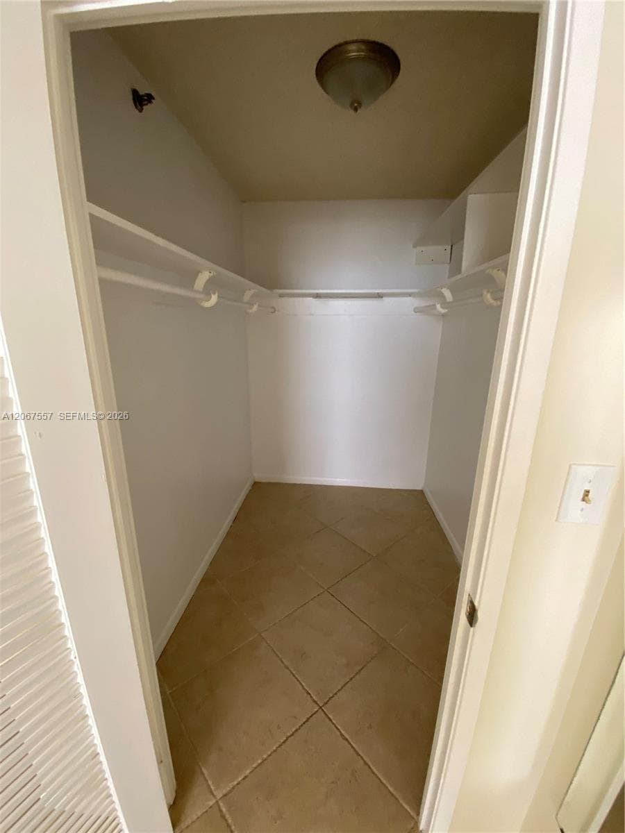 GREENWICH PH I CONDO · #A1406 in North Miami - Photo 9