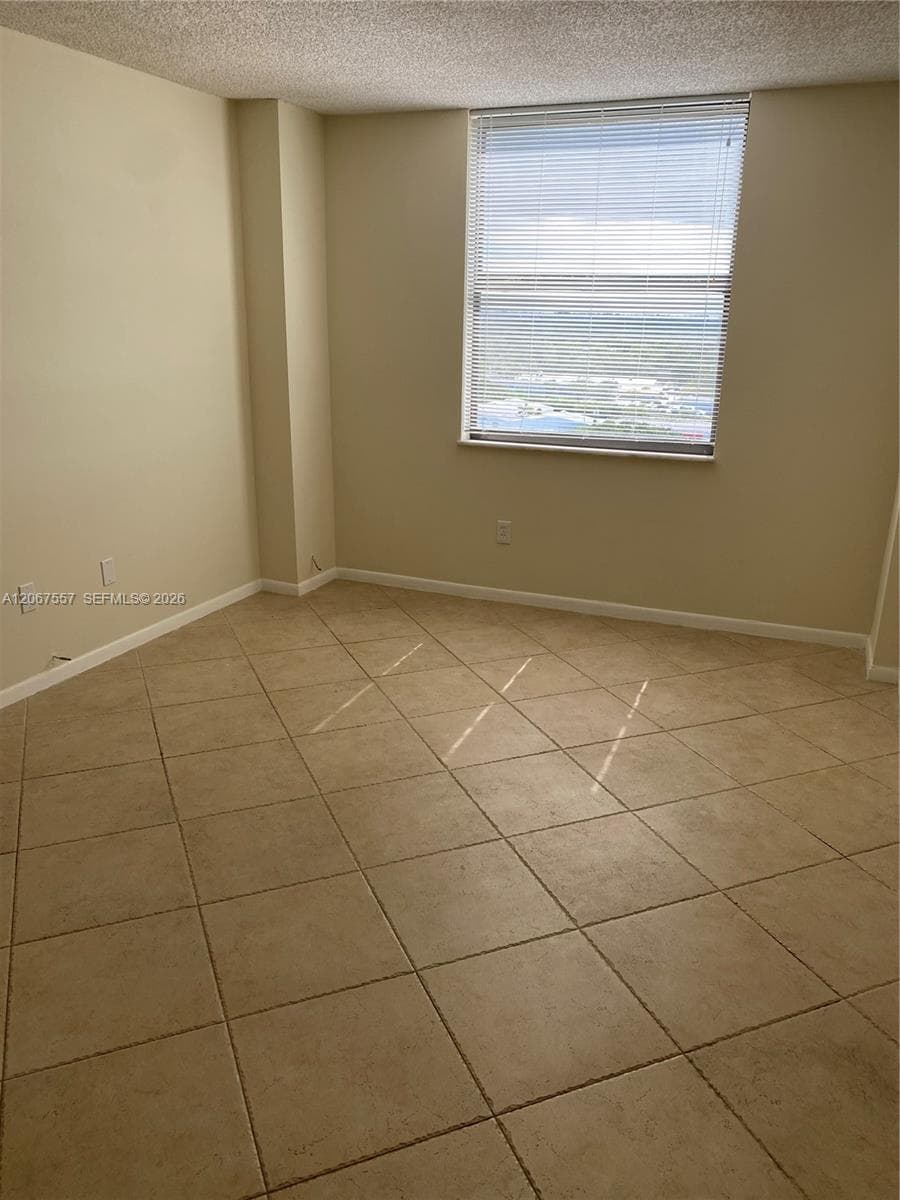 GREENWICH PH I CONDO · #A1406 in North Miami - Photo 4