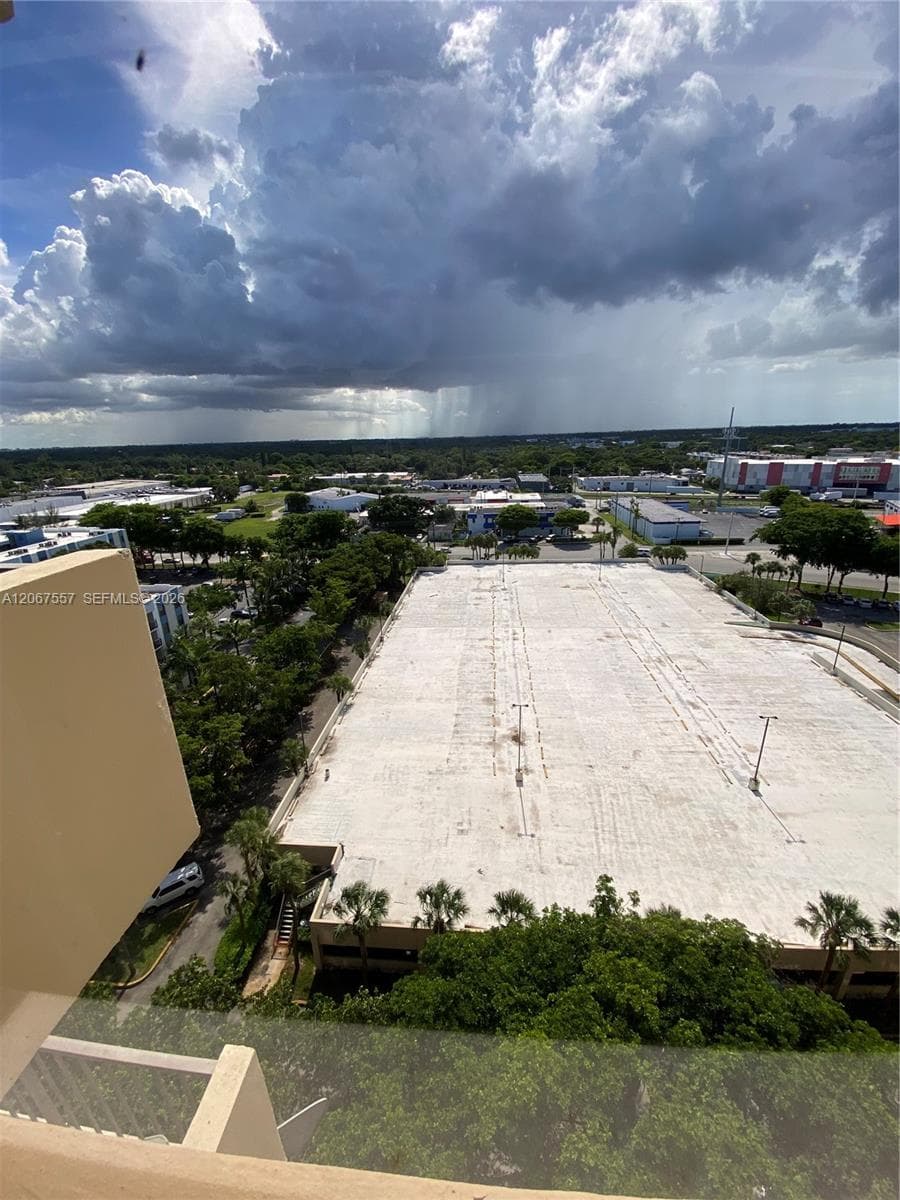 GREENWICH PH I CONDO · #A1406 in North Miami - Photo 8
