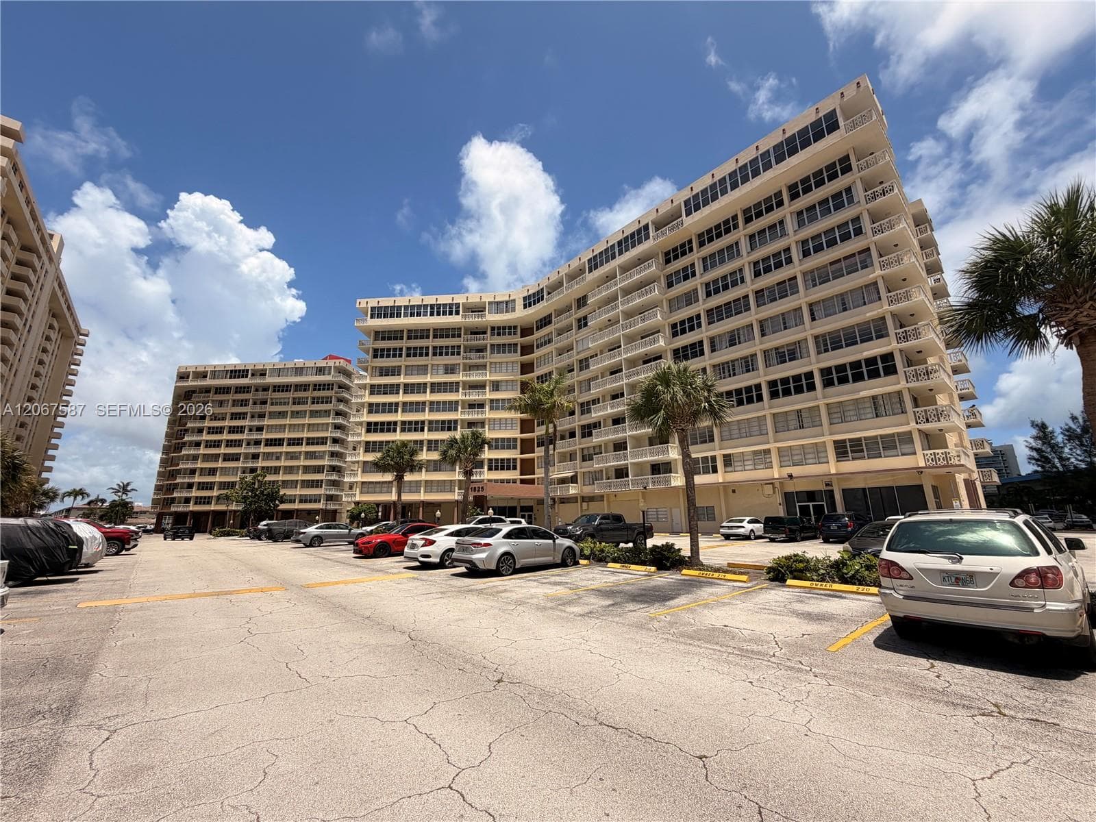 IMPERIAL TOWERS CONDO · #607 in Hallandale Beach - Photo 31