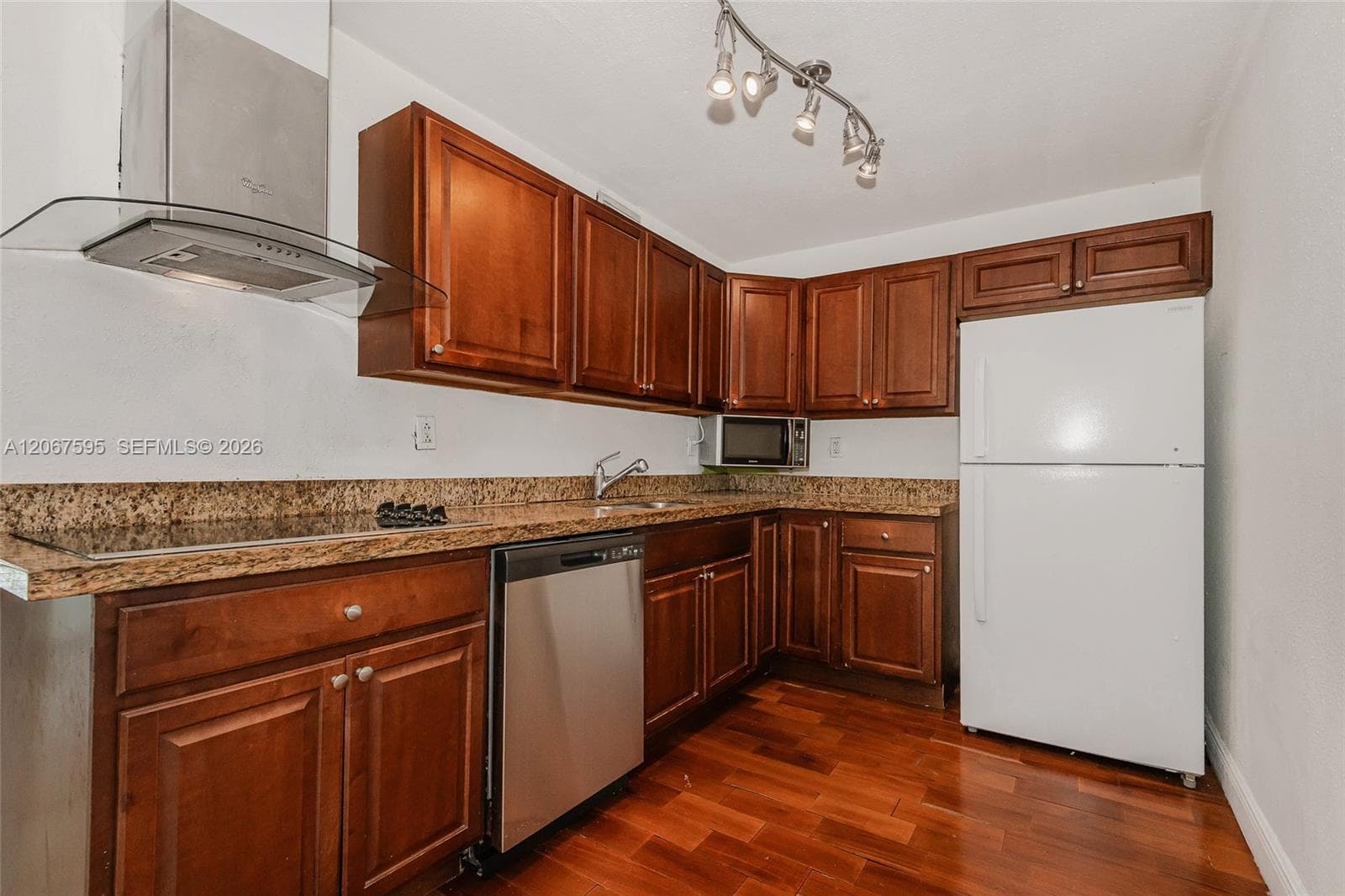 BAYVIEW PALMS CONDO · #532 in North Miami - Photo 3