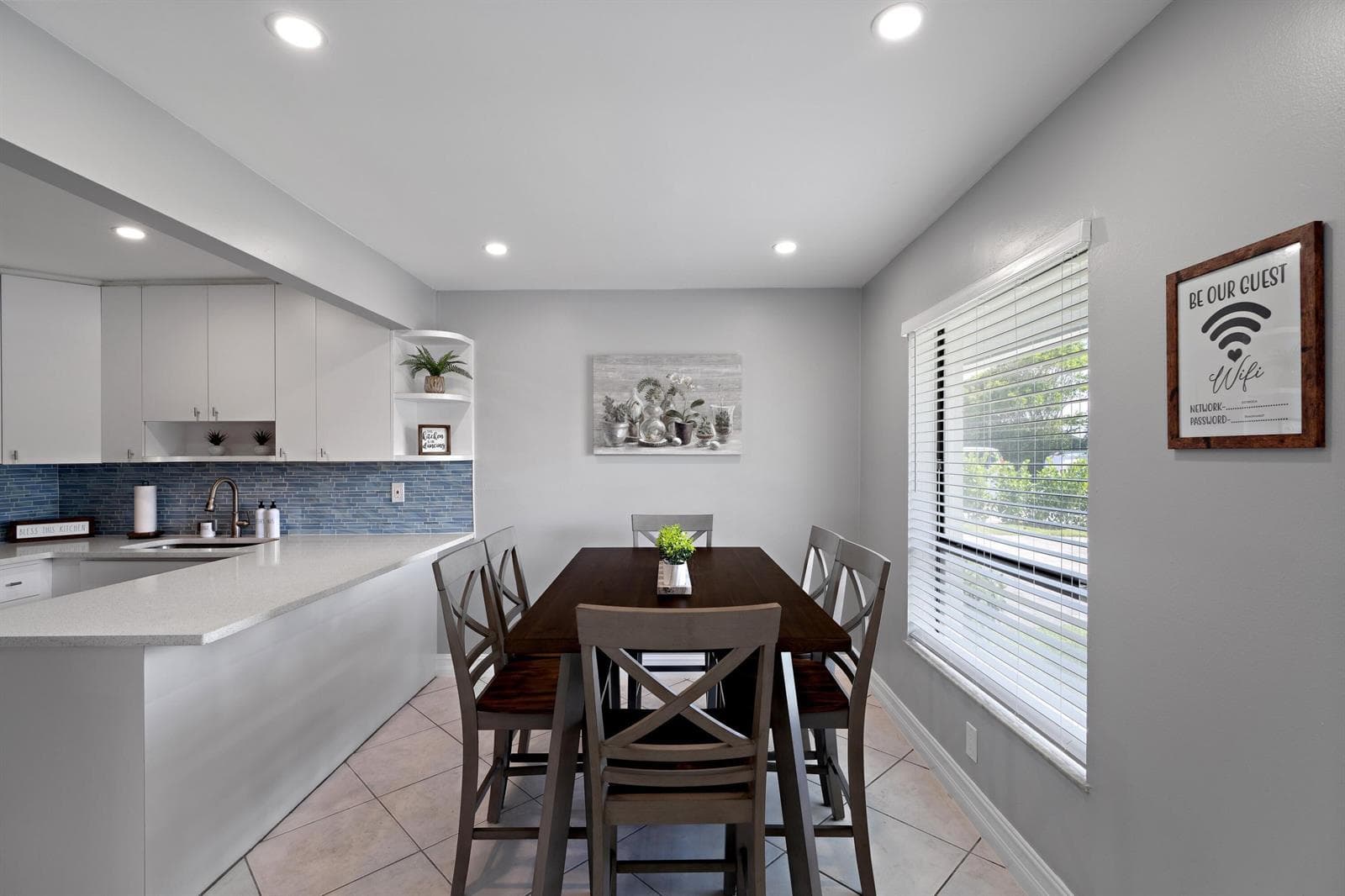 Eat-In Kitchen