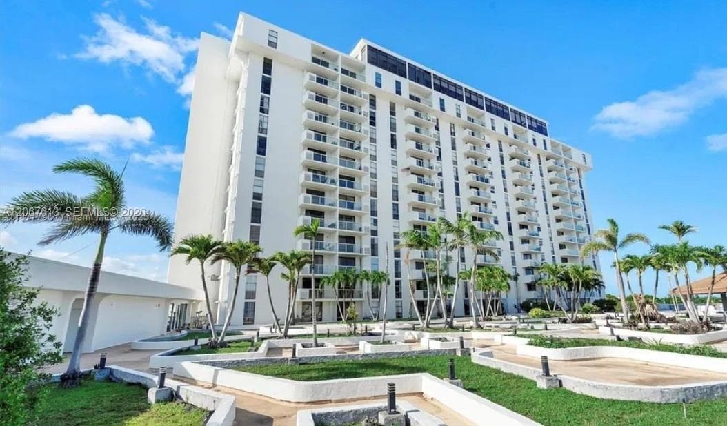 Sailboat Cay Condo · #PH1712 in North Miami - Photo 2