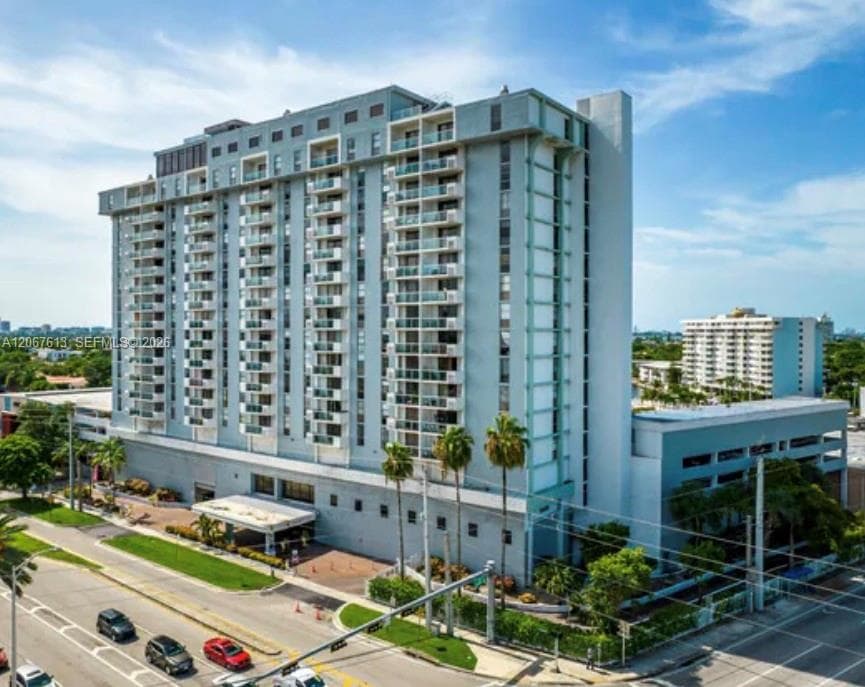 Sailboat Cay Condo · #PH1712 in North Miami - Photo 1