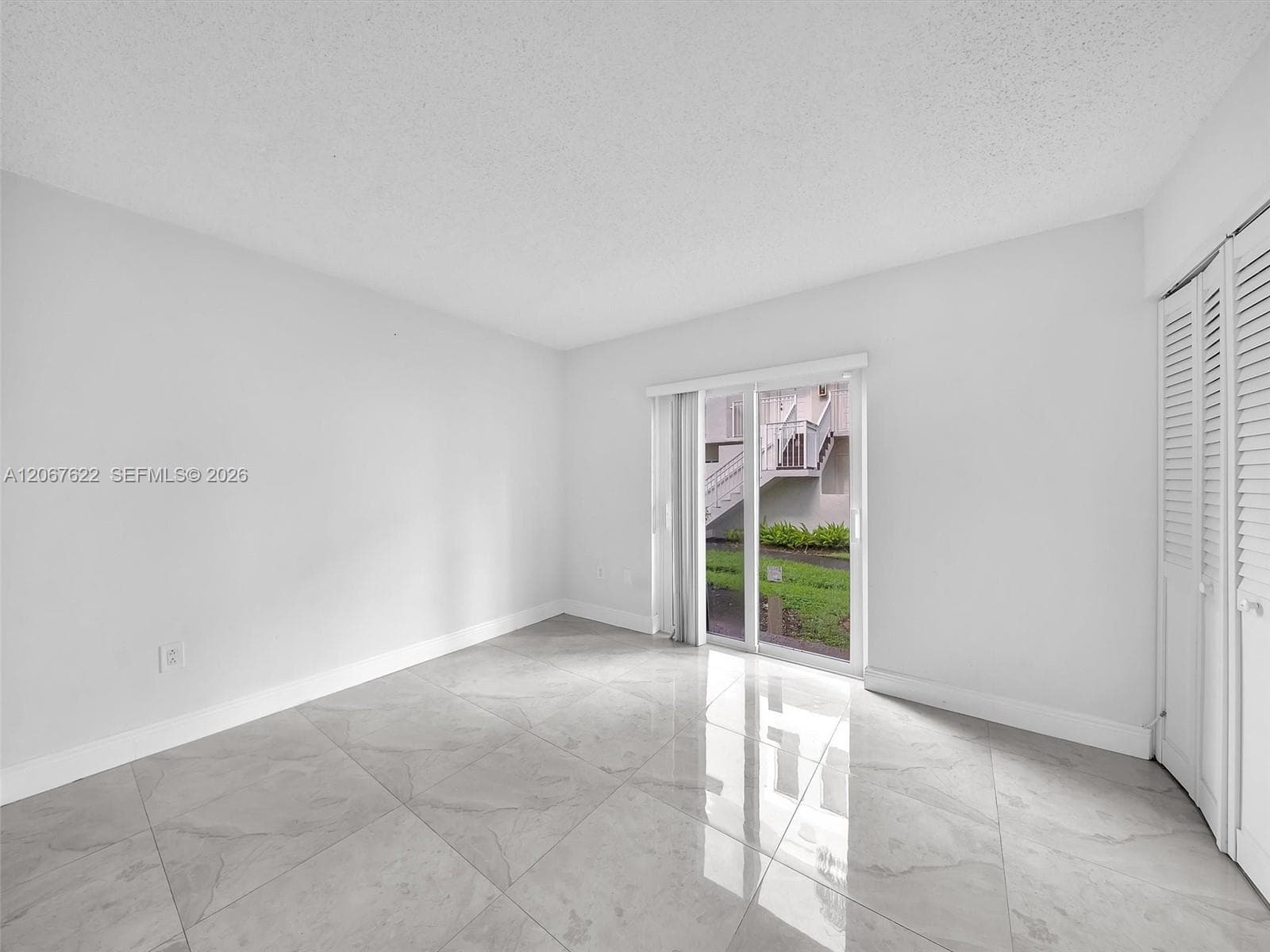 En-suite bedroom downstairs with great size closet and sliding glass door (brand new impact glass) to a lovely courtyard (unit does not back to a street, excellent for privacy and security).