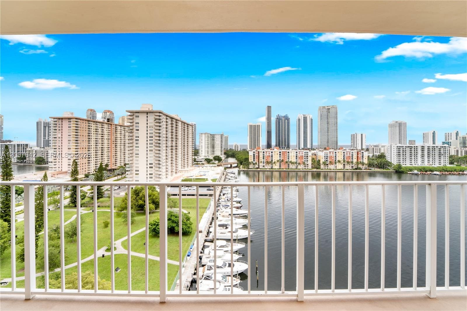 WINSTON TOWERS 700 CONDO · #1519 in Sunny Isles Beach - Photo 2
