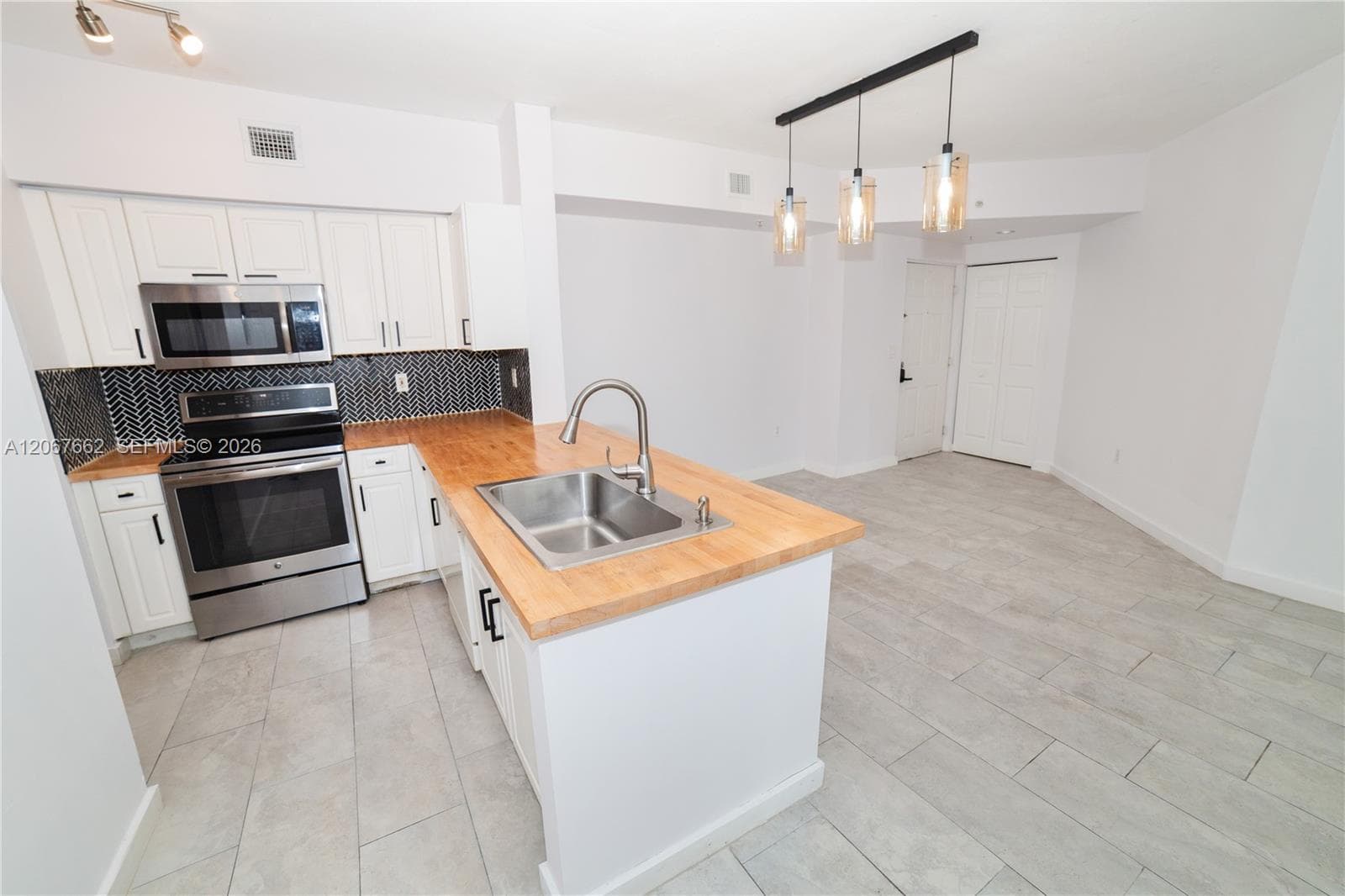 Porto Bellagio · #3410 in Sunny Isles Beach - Photo 1