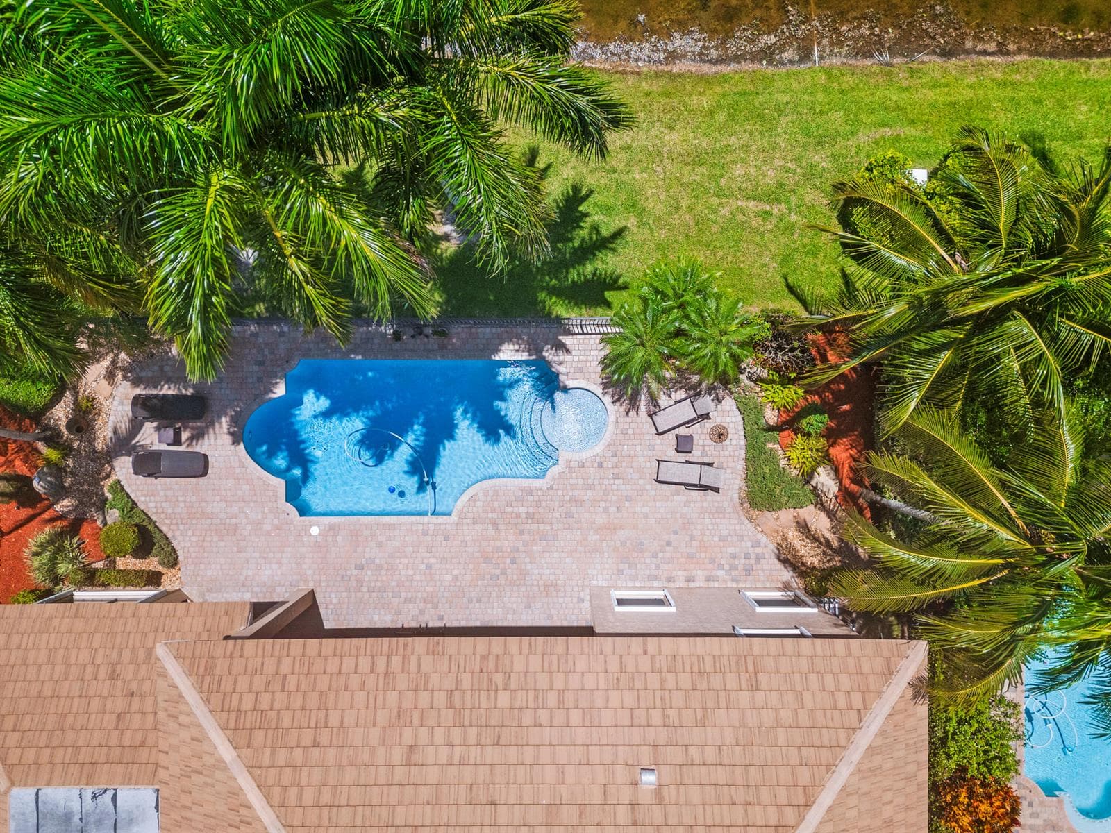Private Lakefront Setting