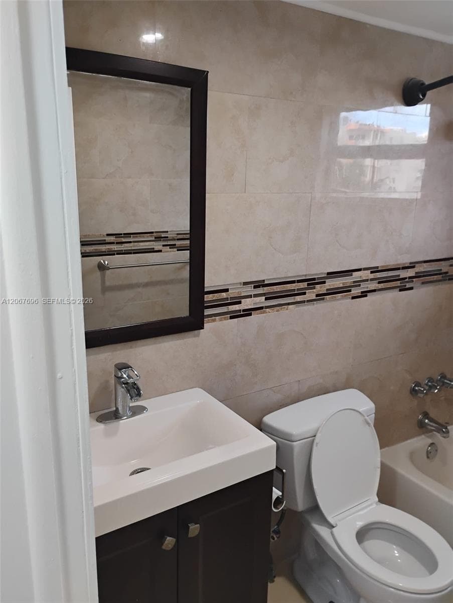 3536 Ne 168th St · #302 in North Miami Beach - Photo 3