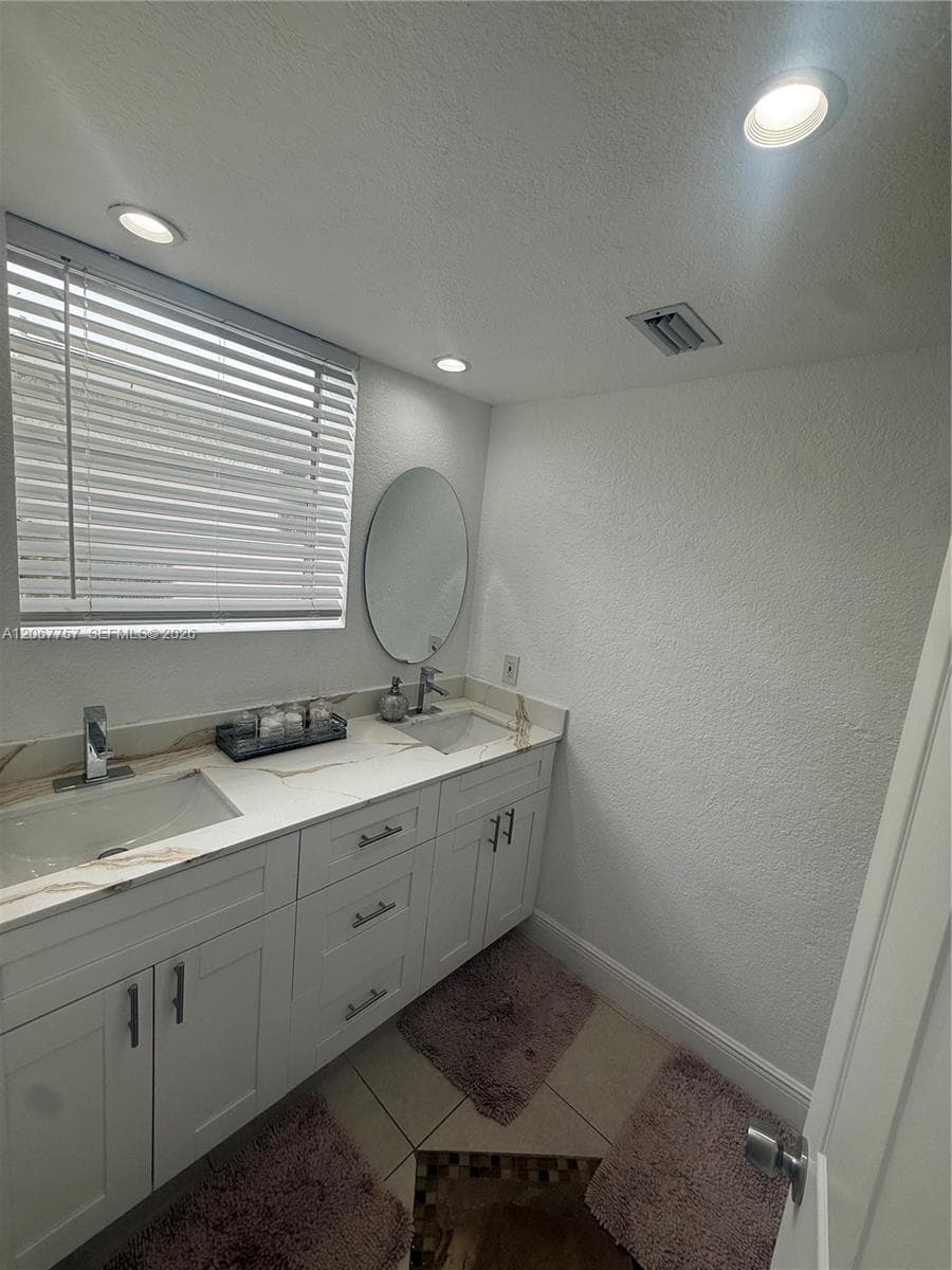 Main Suite Bath