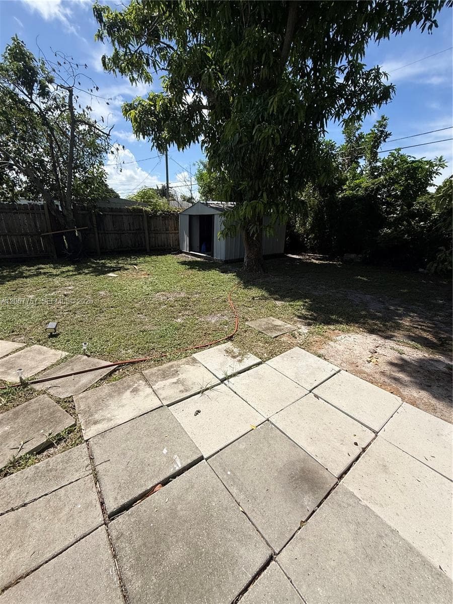 2411 Wiley St photo 45