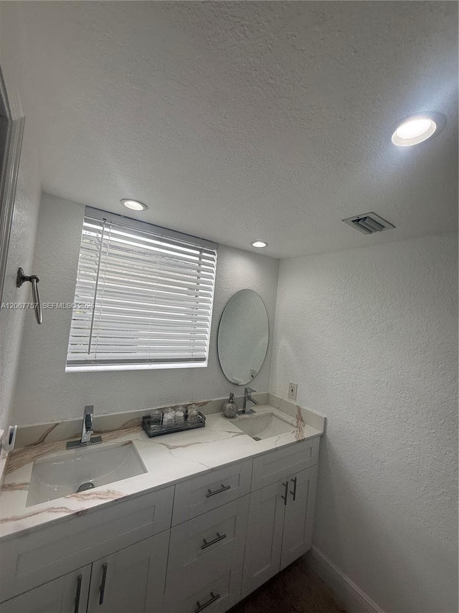 Main Suite Bath