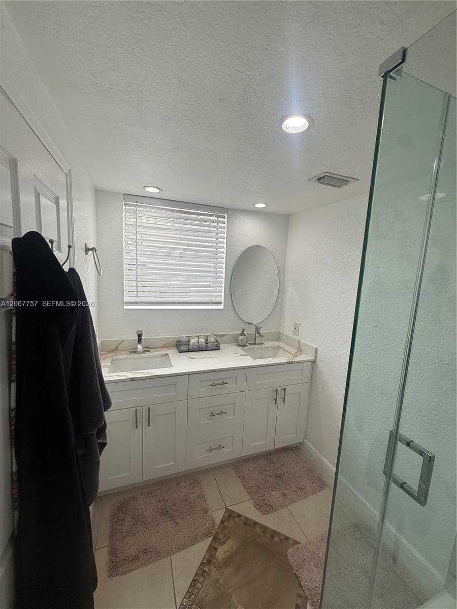 Main Suite Bath