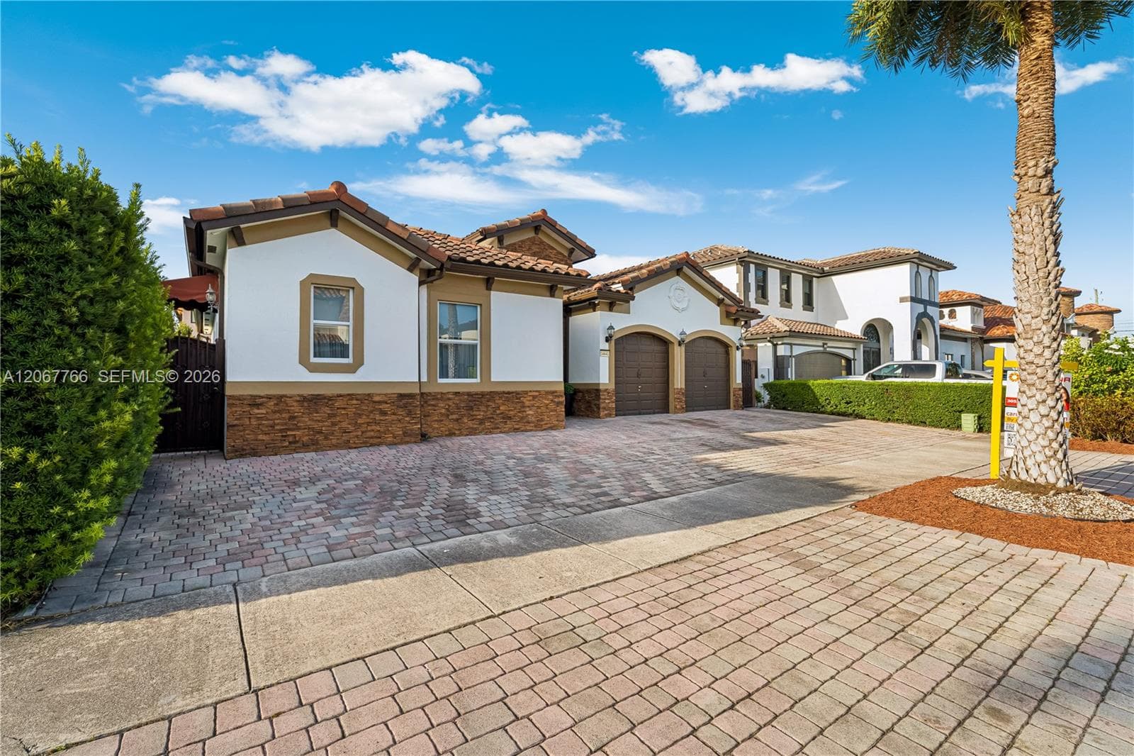 14441 SW 22nd Ter photo 4