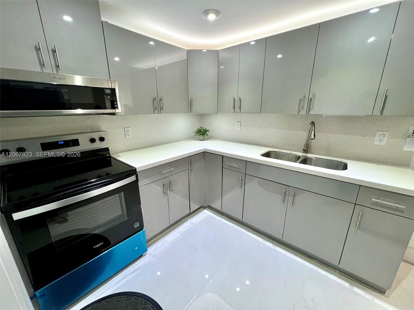 LAKEWOOD VILLAS CONDO · #C211 in Miami - Photo 8