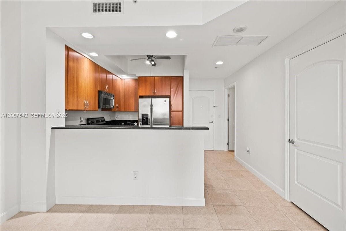 ONE CITY PLAZA · #1021 in West Palm Beach - Photo 6