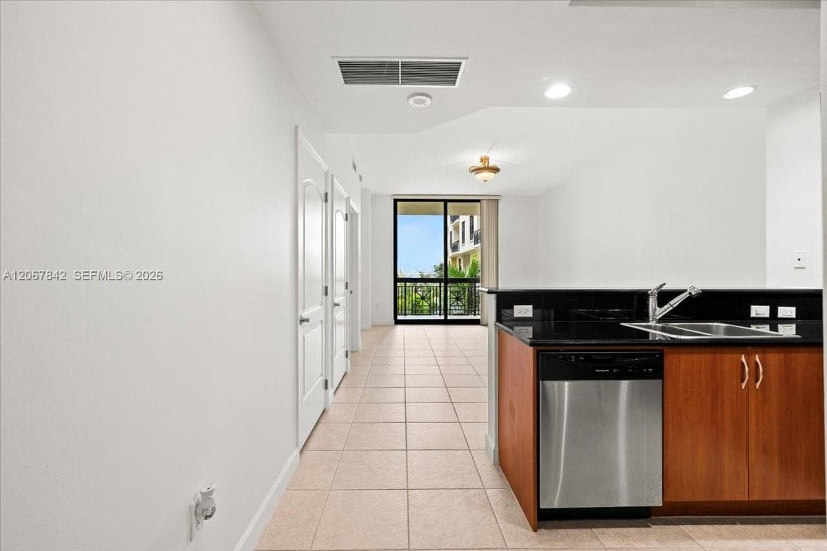 ONE CITY PLAZA · #1021 in West Palm Beach - Photo 7