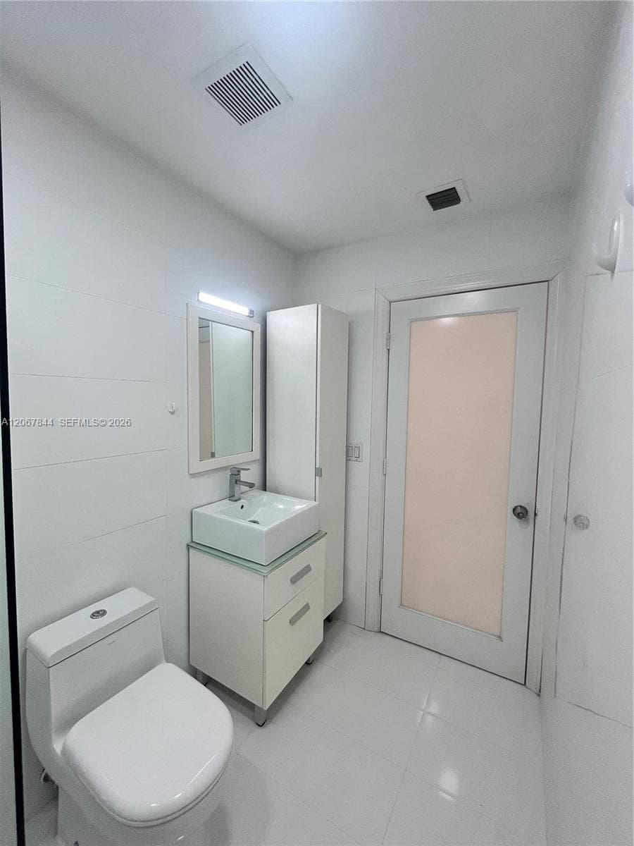 THE WATERCLUB CONDO · #102 in Miami Beach - Photo 17