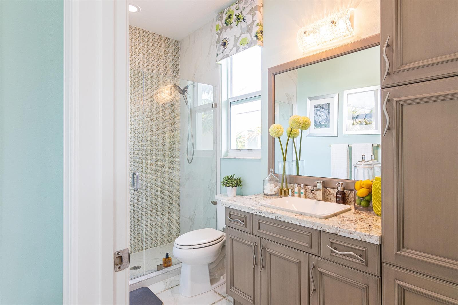4Q9A6032