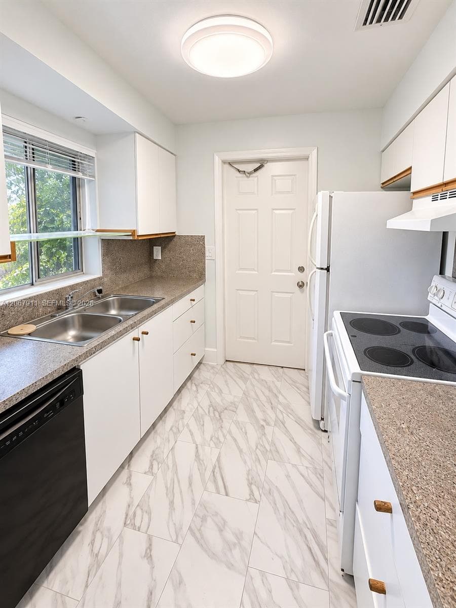 3558 Everglades Rd photo 11