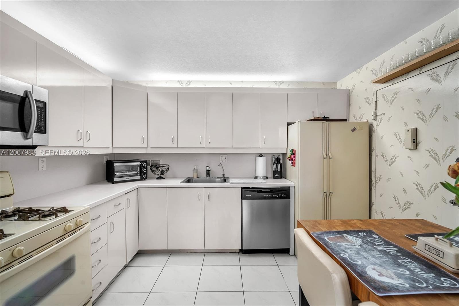 PARKER PLAZA CONDO ESTATE · #212 in Hallandale Beach - Photo 10