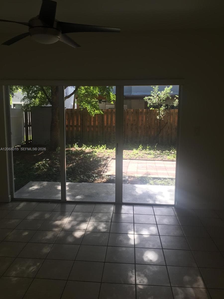 350 NE 31st Ter photo 68