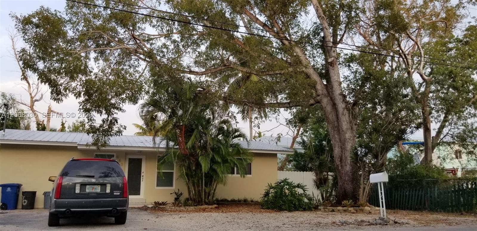 980 Oleander Rd photo 2