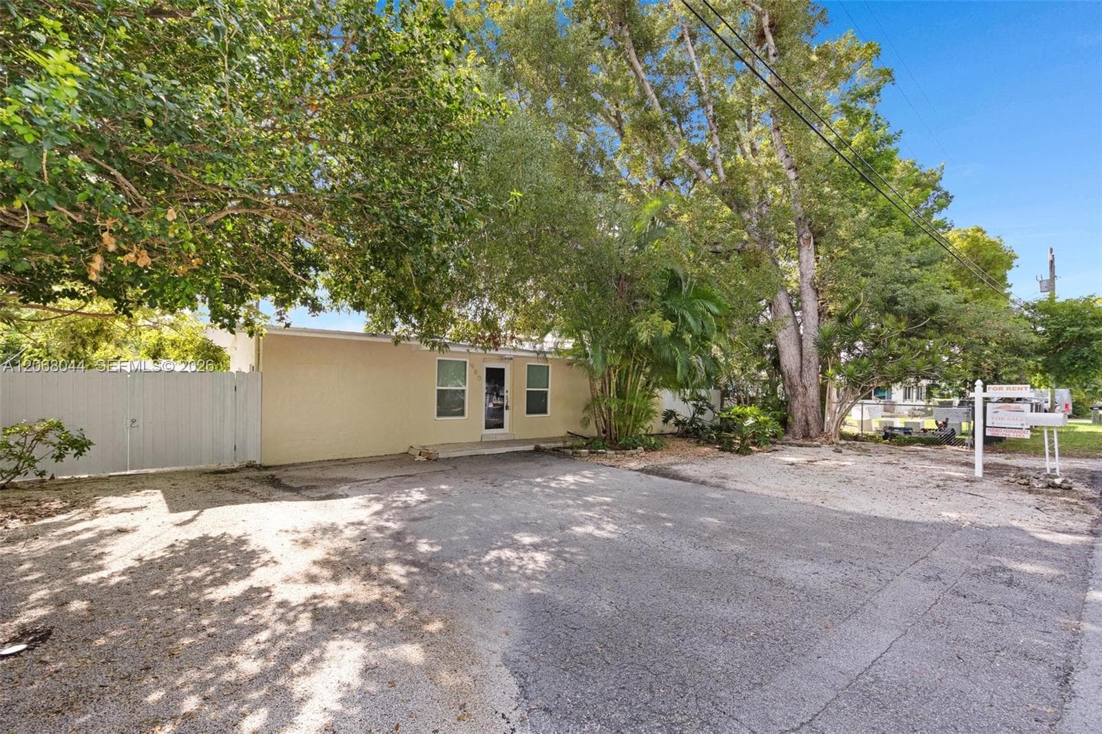 980 Oleander Rd photo 23