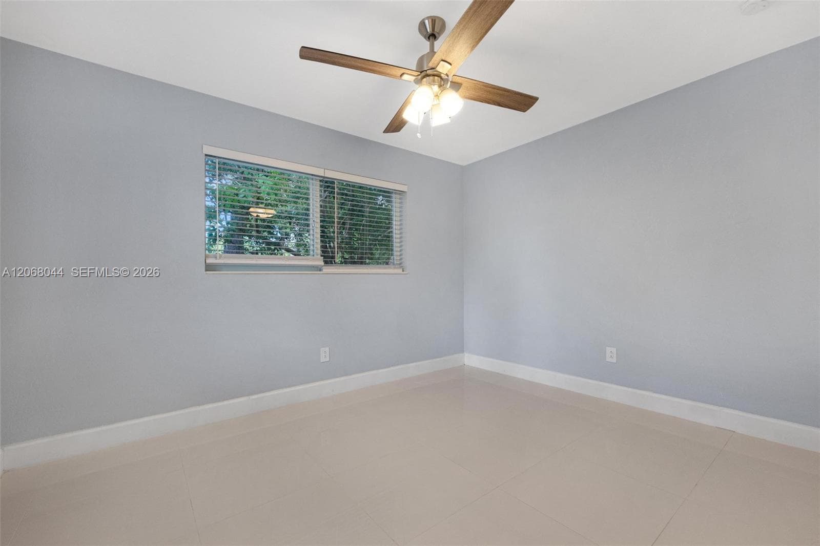980 Oleander Rd photo 22