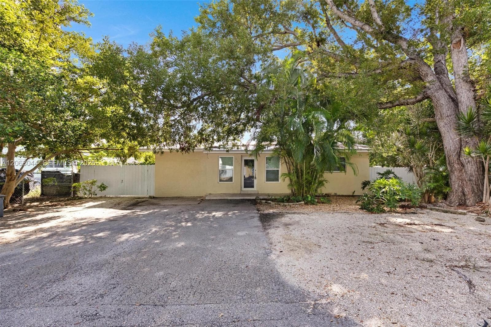 980 Oleander Rd photo 24