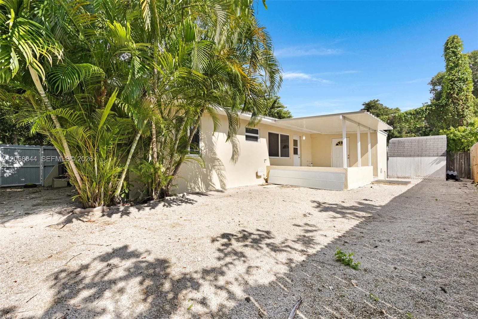 980 Oleander Rd photo 14