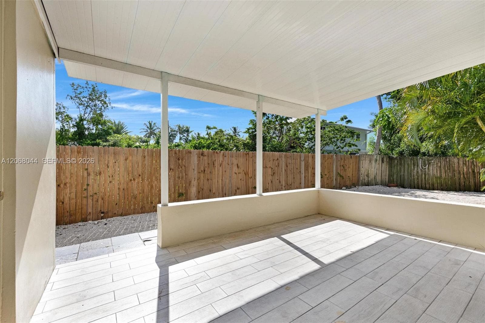 980 Oleander Rd photo 11