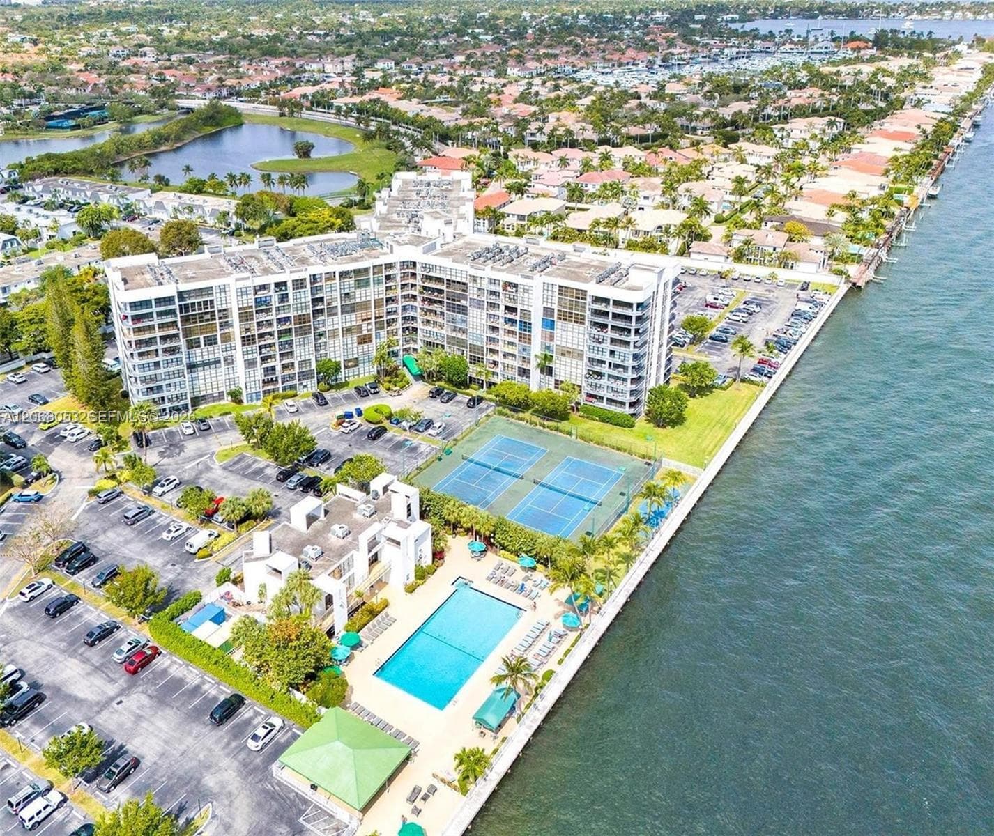 Oceanview Park Condo · #825 in Hallandale Beach - Photo 4