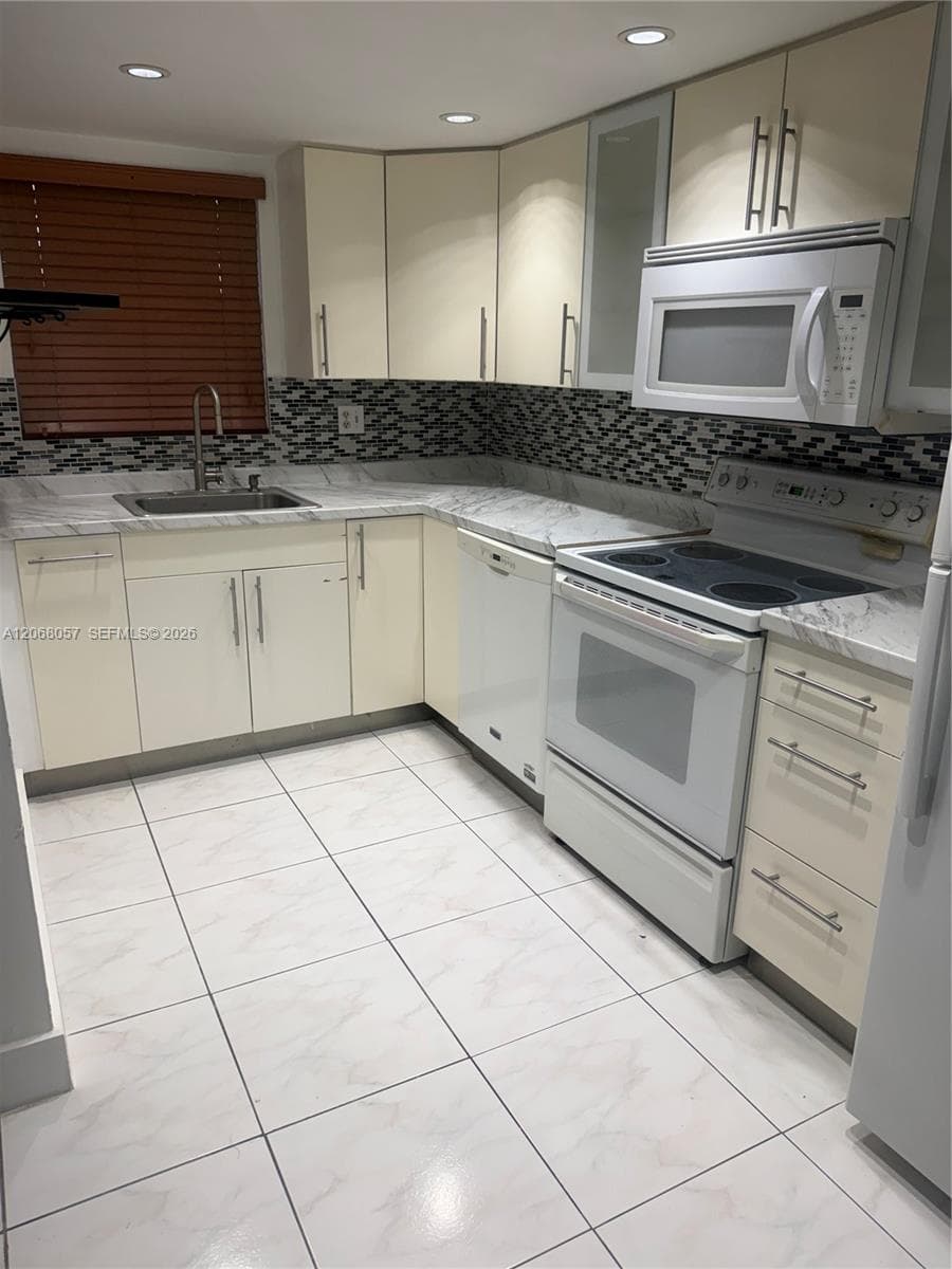 PARK EAST CONDO · #C223 in Miami - Photo 2