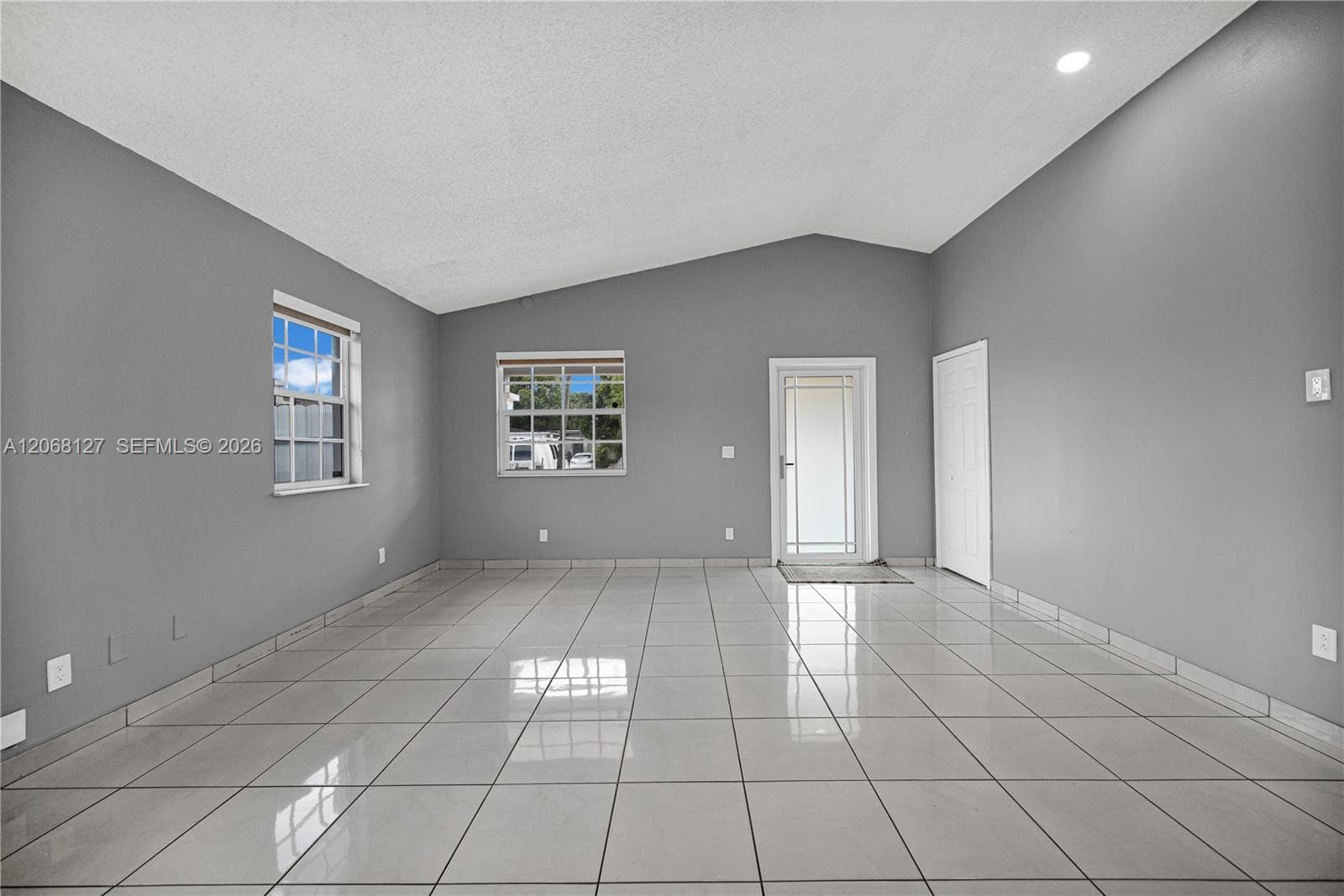 451 E 37st photo 11