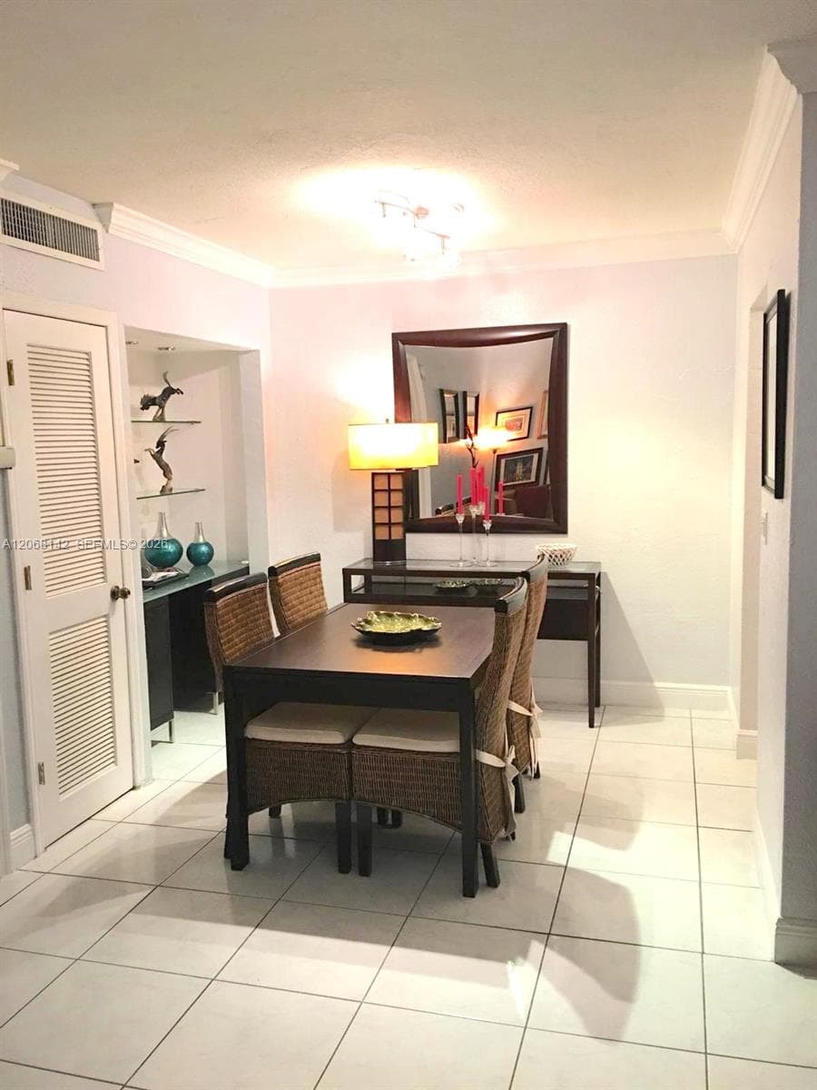 TROPICAL MANOR CONDO · #205 in Miami - Photo 4