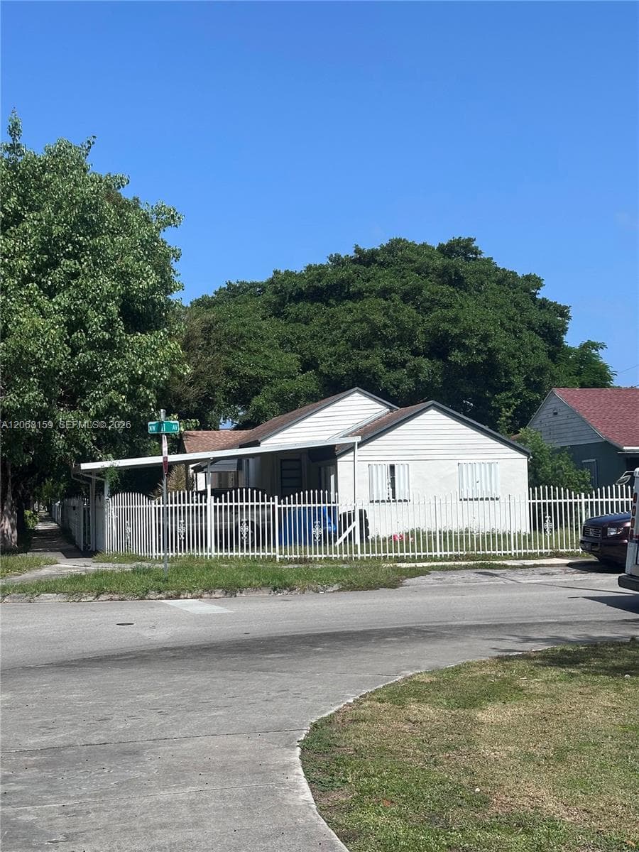 1070 NW 48th St photo 3