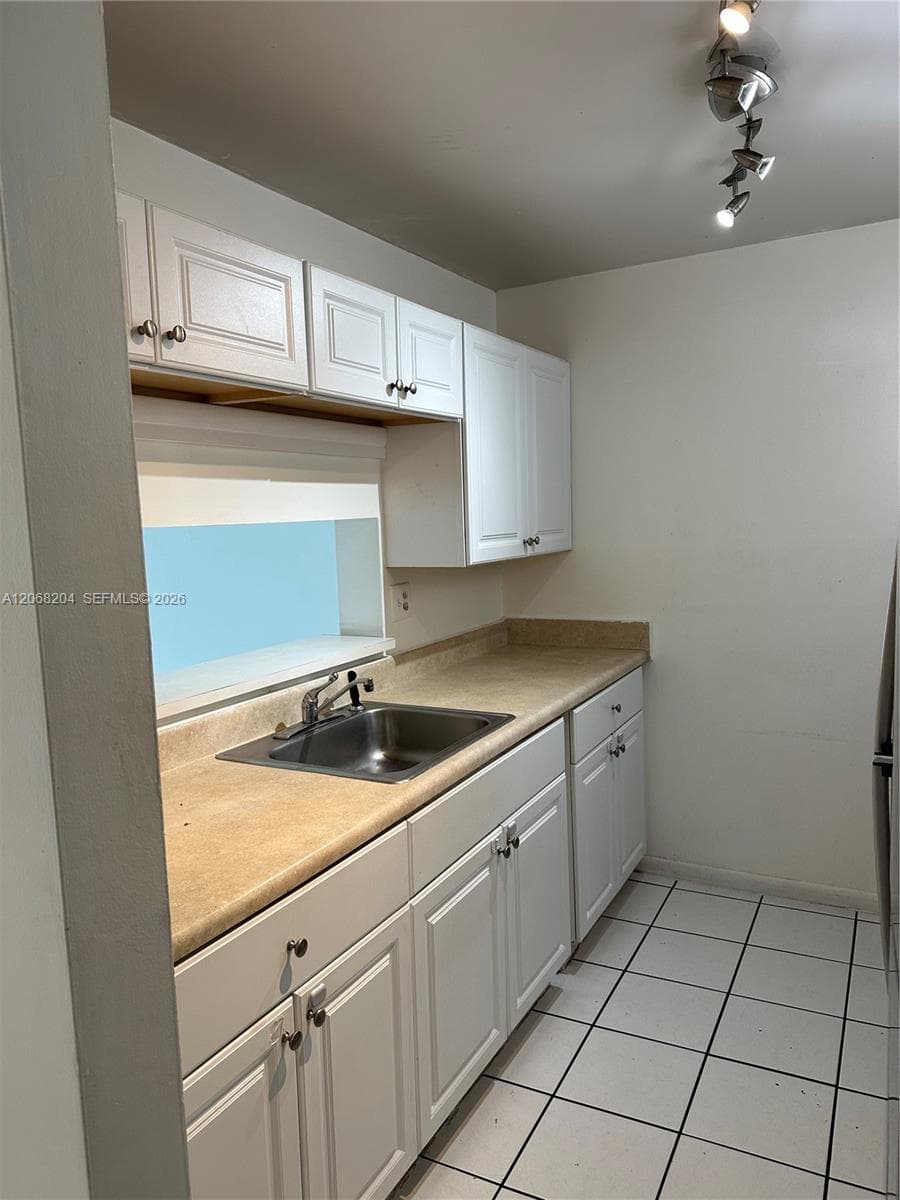 CASTILLIAN CLUB CONDO · #310C in Miami - Photo 5