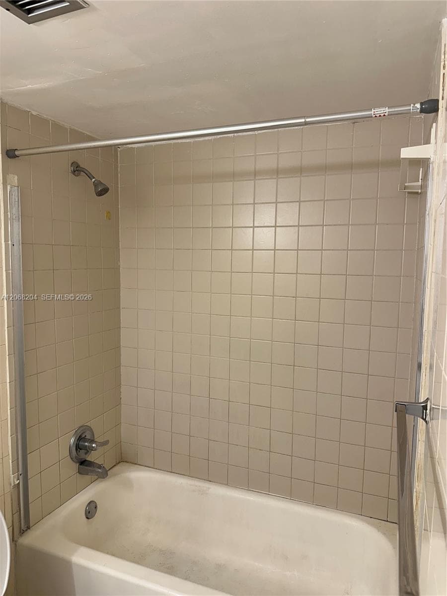 CASTILLIAN CLUB CONDO · #310C in Miami - Photo 9