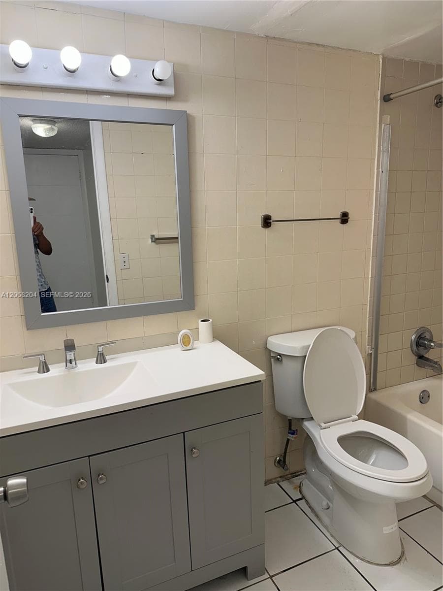 CASTILLIAN CLUB CONDO · #310C in Miami - Photo 8