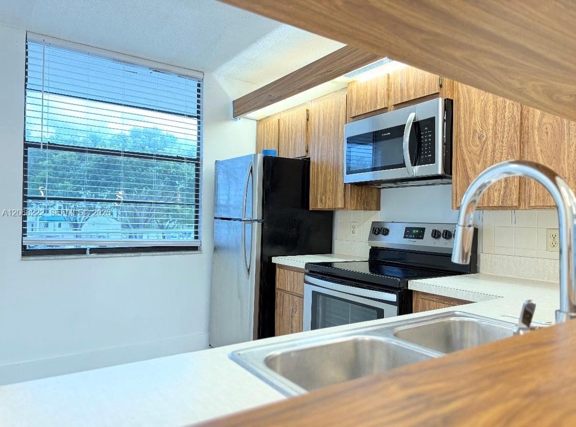 WHITEHALL CONDO OF THE LA · #302 in West Palm Beach - Photo 10