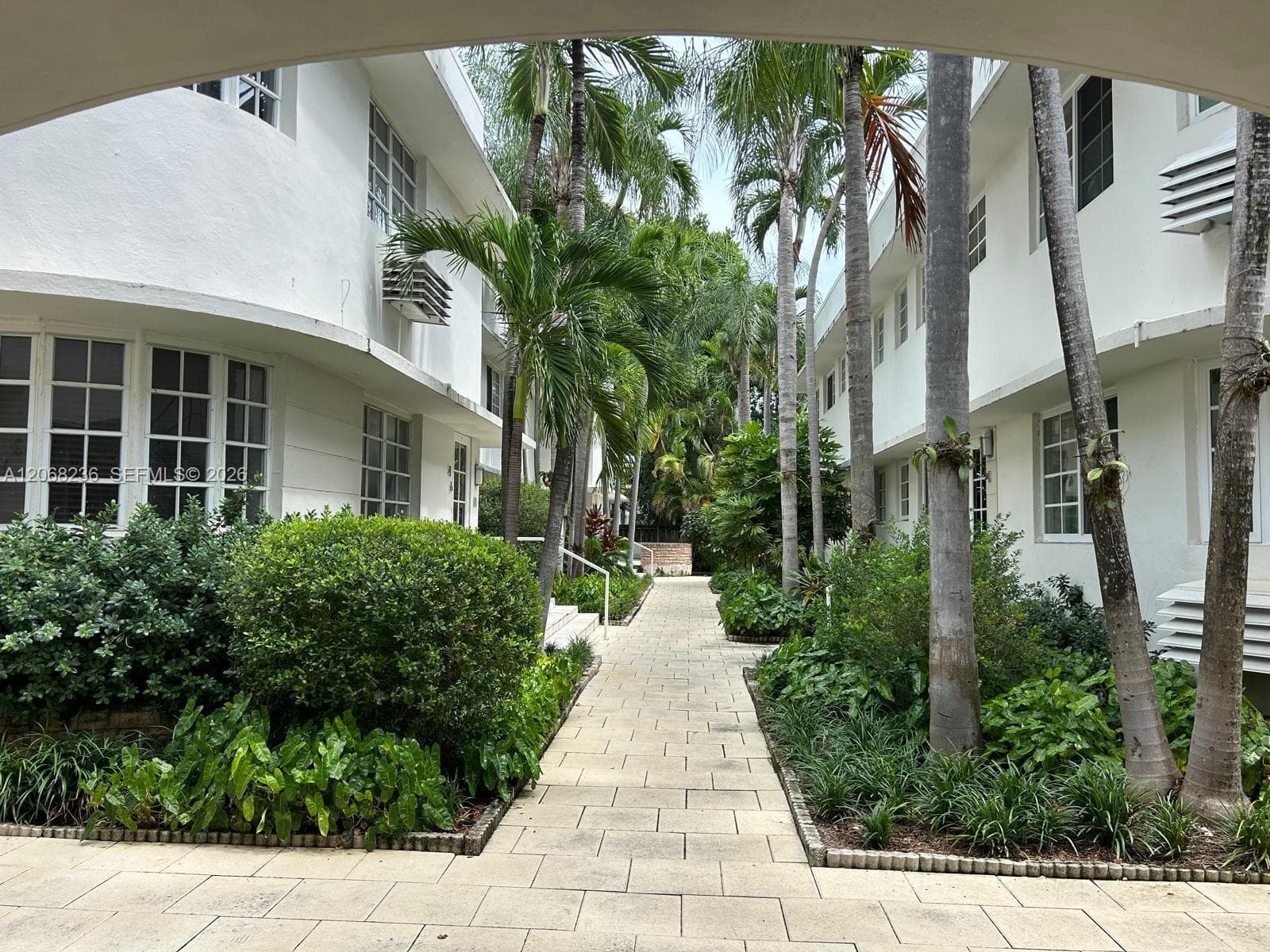 LINCOLN ROAD VILLAS CONDO · #1605-3 in Miami Beach - Photo 2
