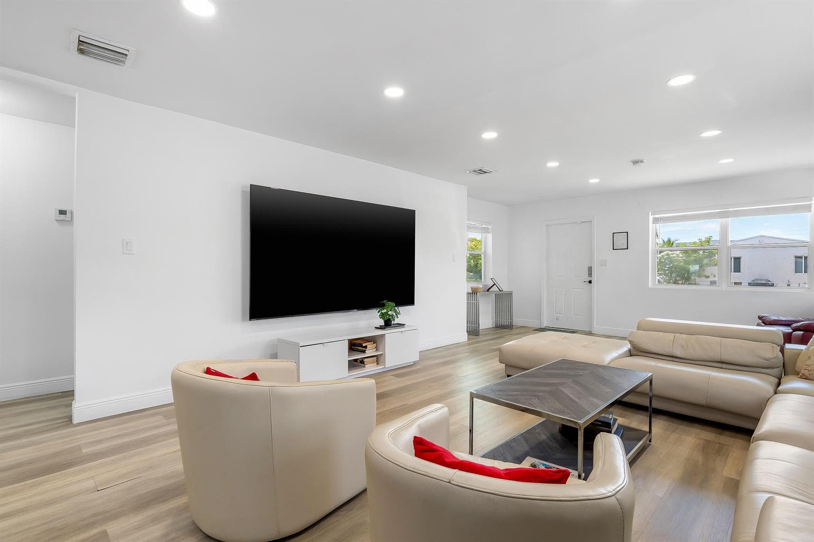 2709 Dewey St 10
