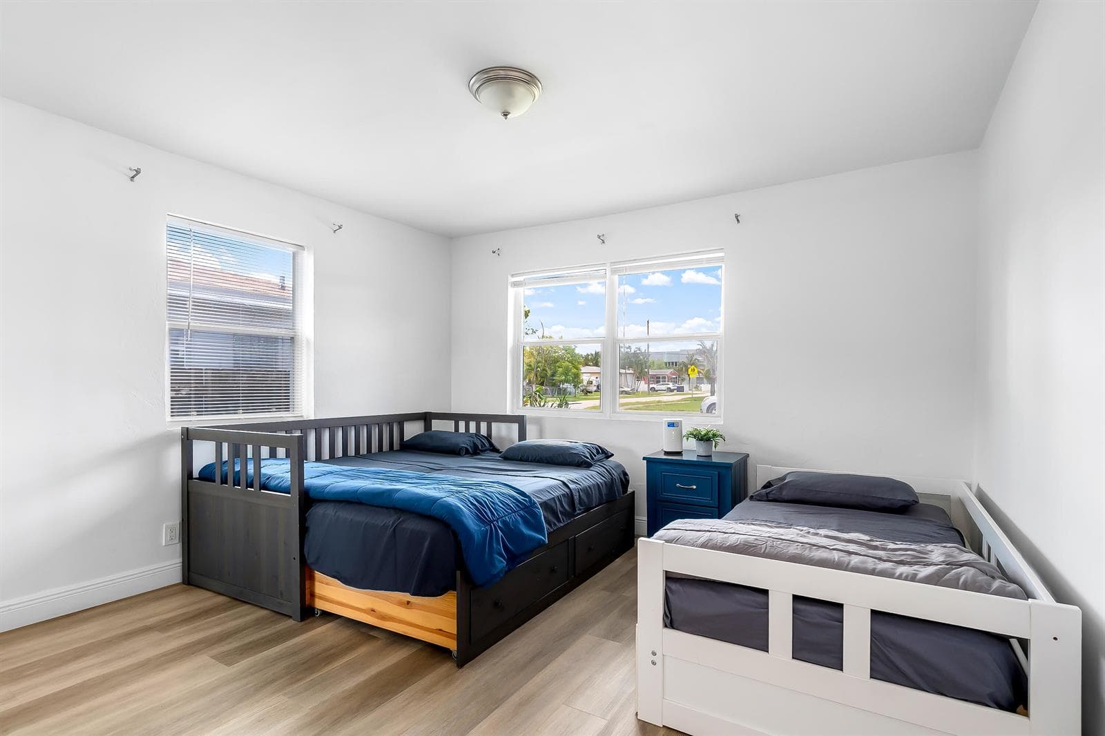 2709 Dewey St 12