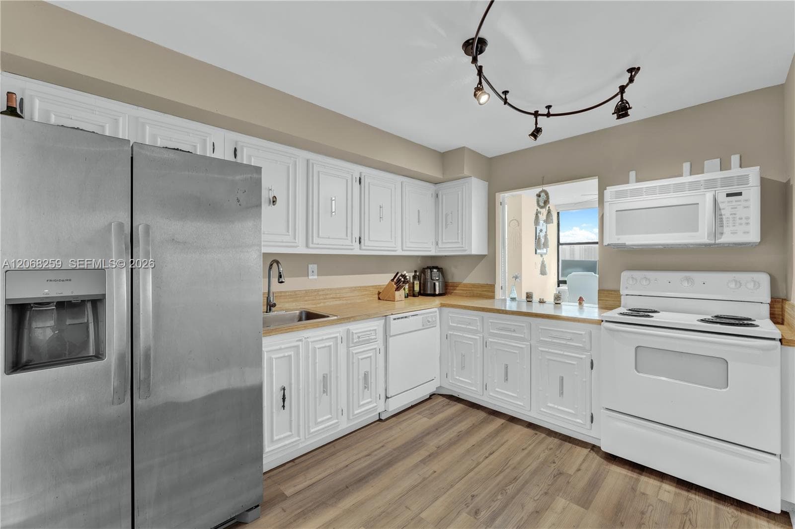 OCEANVIEW PARK CONDO · #1007 in Hallandale Beach - Photo 12