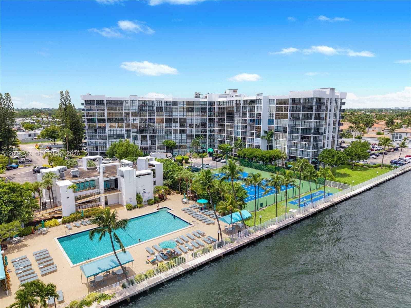 OCEANVIEW PARK CONDO · #1007 in Hallandale Beach - Photo 3
