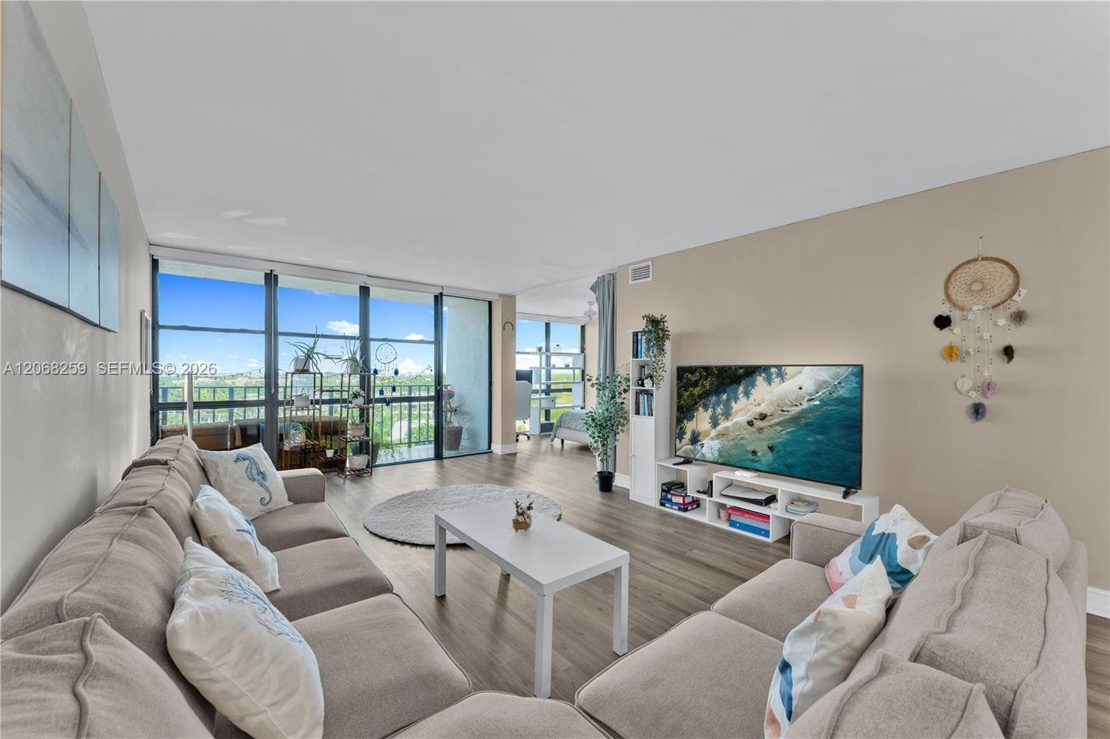 OCEANVIEW PARK CONDO · #1007 in Hallandale Beach - Photo 8