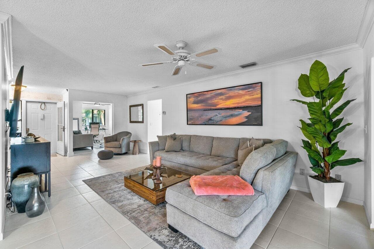 50 Pelican Pointe 205
