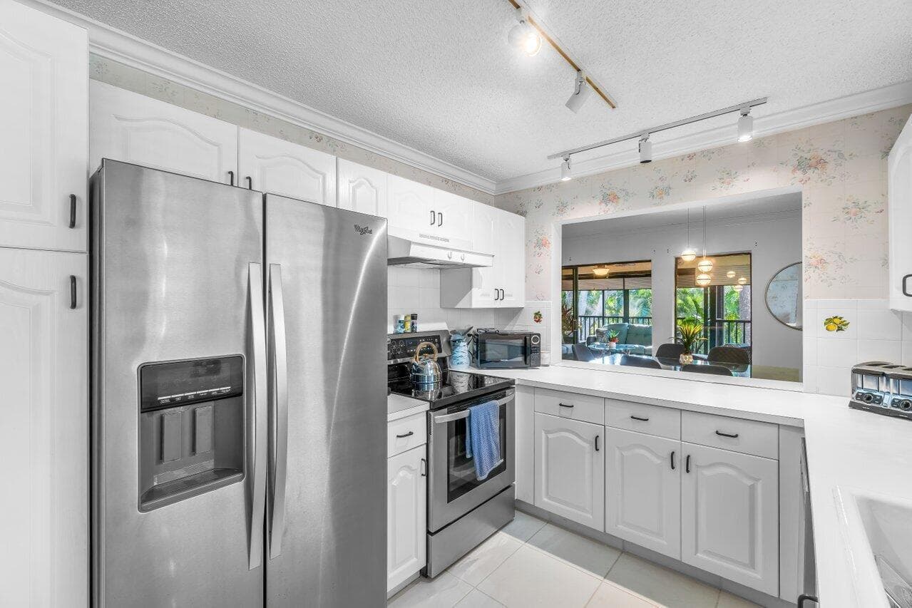 50 Pelican Pointe 205